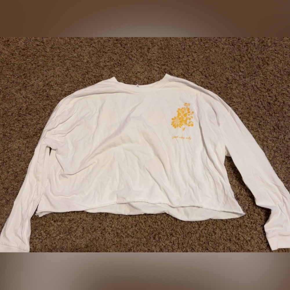 white long sleeve crop top